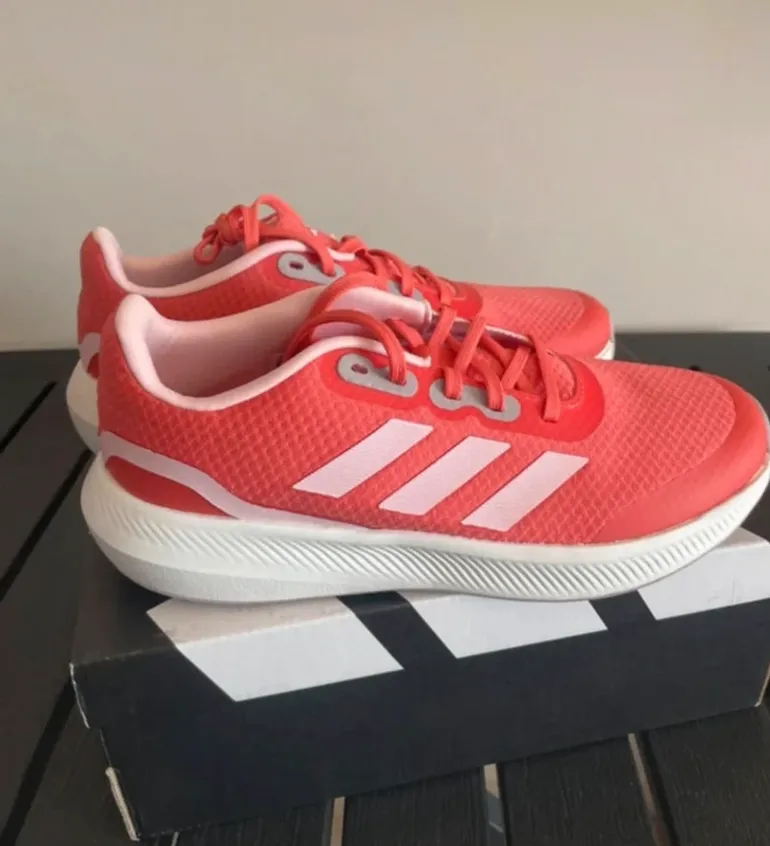 Tweedehands Adidas Shoes size 38 2/3 bike — afbeelding 3 van 6