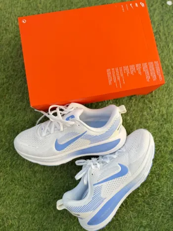 Used Elite Vomero 18 Running Shoes