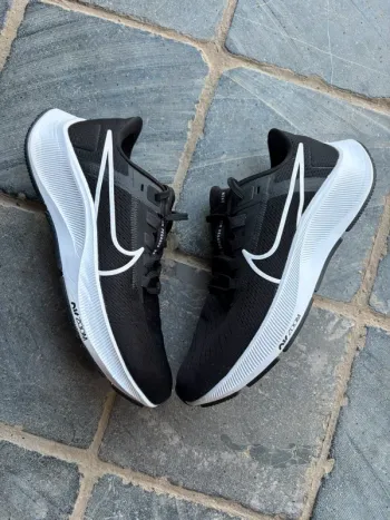 Used Pegasus Air Zoom 38 Running Shoes