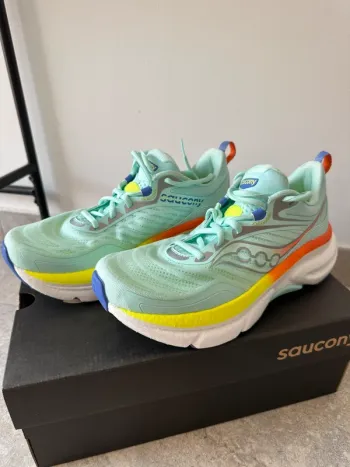 Used Saucony OMNI ST 23 Running Shoes