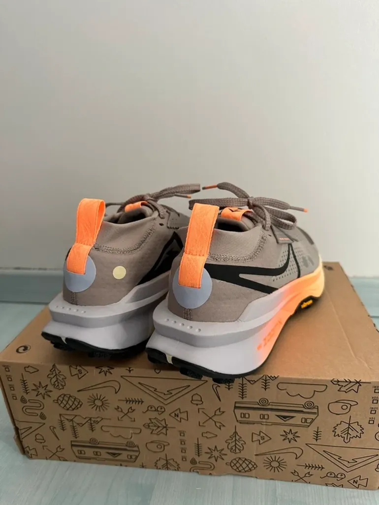 Nike ZoomX Zegama Trail 2 bike usato — immagine 4 di 10