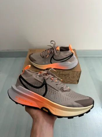 Nike ZoomX Zegama Trail 2 bike usato — immagine 5 di 10