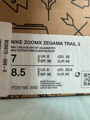 Nike ZoomX Zegama Trail 2 bike usato — immagine 10 di 10