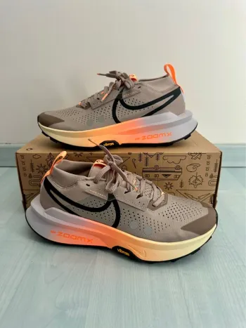 Nike ZoomX Zegama Trail 2 Running Shoes usato