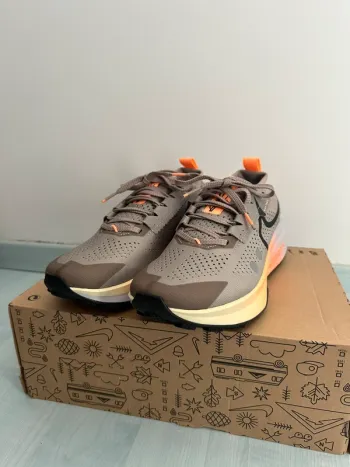 Nike ZoomX Zegama Trail 2 bike usato — immagine 2 di 10