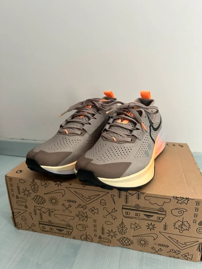 Nike ZoomX Zegama Trail 2 bike usato — immagine 2 di 10