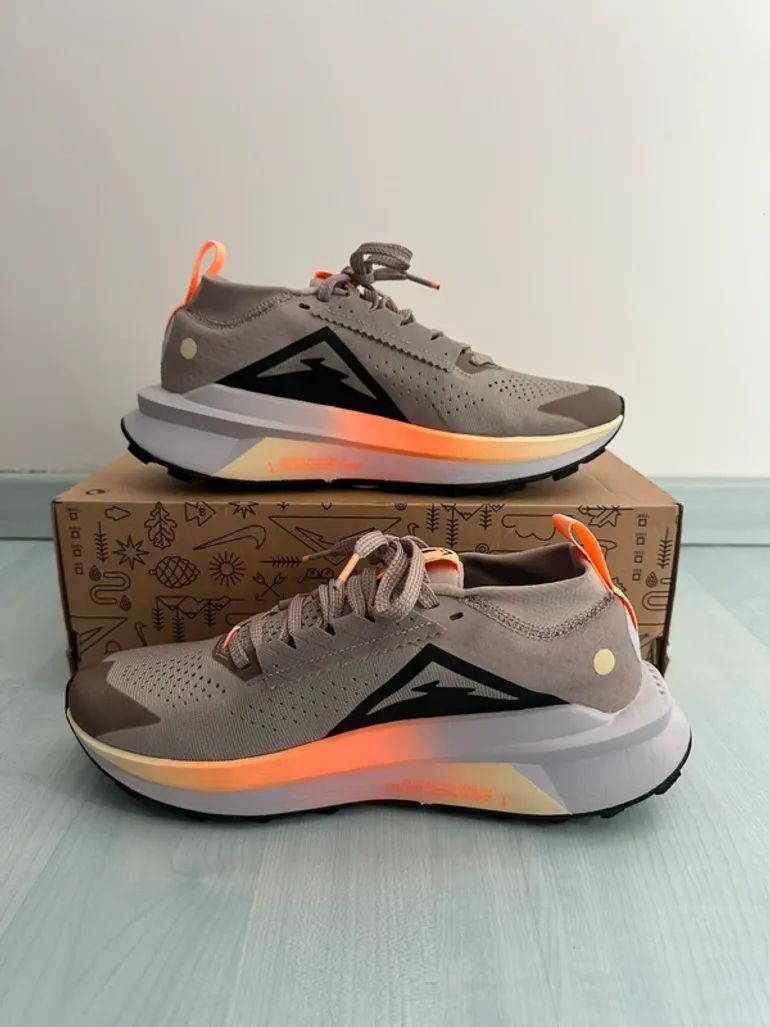 Nike ZoomX Zegama Trail 2 bike usato — immagine 6 di 10