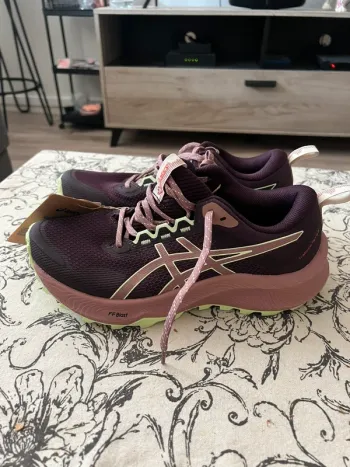 Brugt Asics Trabuco Terra 3 Running Shoes