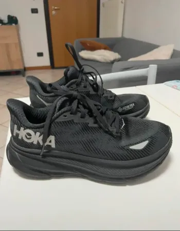 Käytetty Hoka Clifton 9 Running Shoes