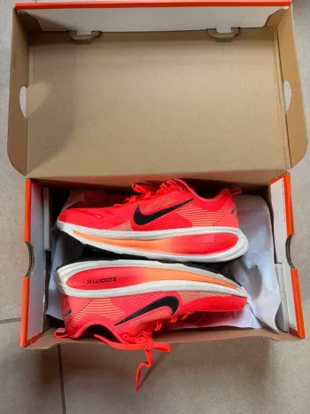 Orange Vomero 18 Running Shoes d'occasion