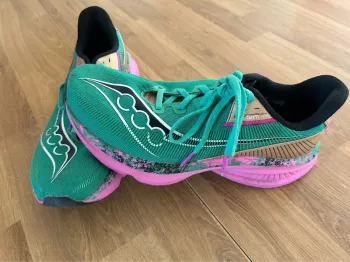 Saucony Endorphin Azura Running Shoes d'occasion