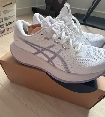 Tweedehands Asics GEL-Cumulus 28 Running Shoes