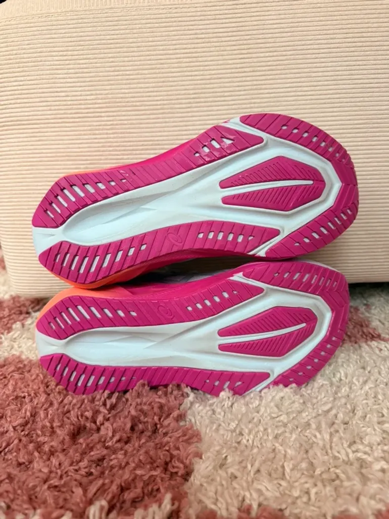 Used Asics Novablast 5 bike — image 6 of 6