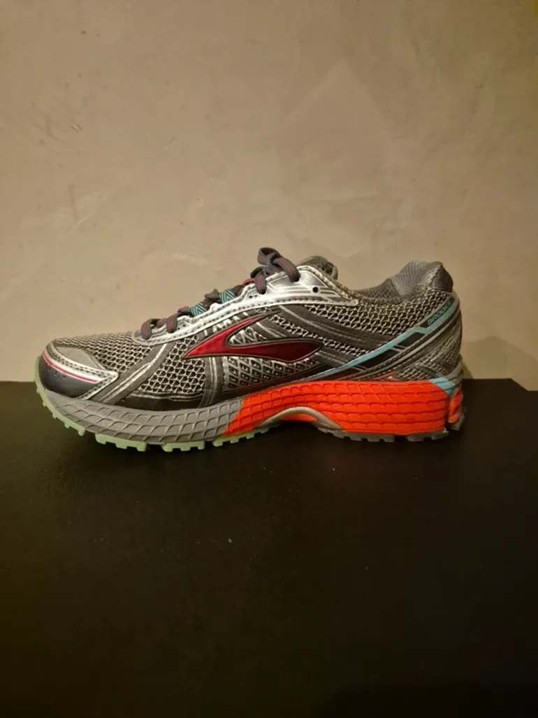 Used Brooks GTX bike — image 9 of 13