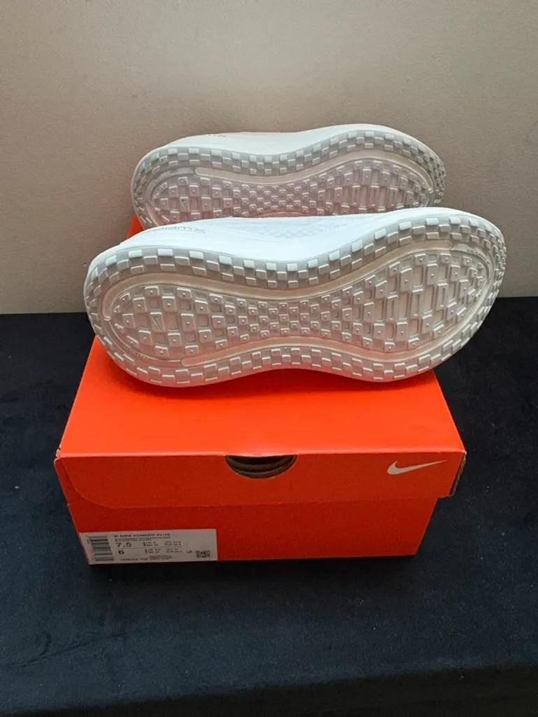 Käytetty White ZoomX Vomero Plus bike — kuva 6 / 7