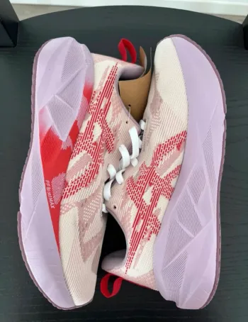 Used Asics Novoblast 5 Running Shoes
