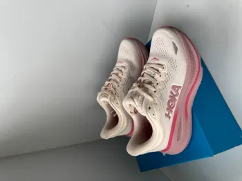 Hoka Shoes size 36 bike d'occasion — image 2 sur 5