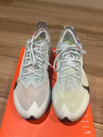 Nike ZoomX Vaporfly Next% 4 bike usato — immagine 7 di 9