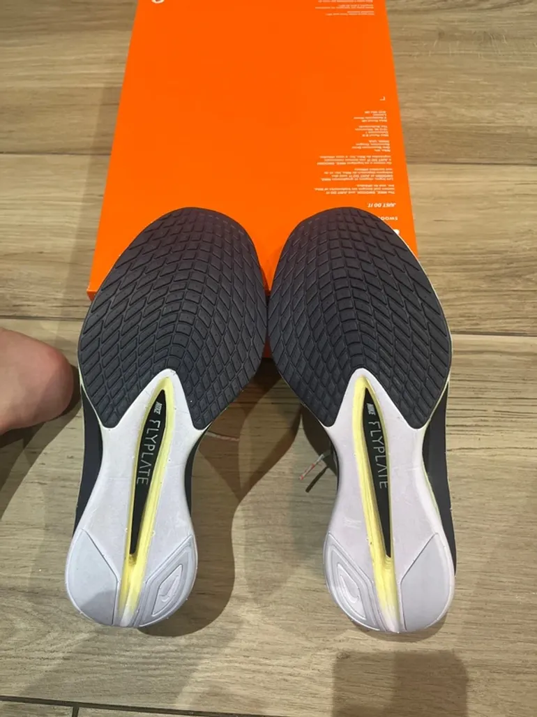 Nike ZoomX Vaporfly Next% 4 bike usato — immagine 8 di 9