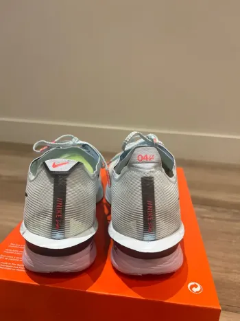 Nike ZoomX Vaporfly Next% 4 bike usato — immagine 5 di 9