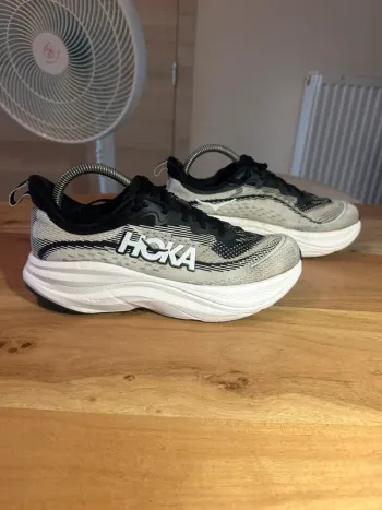 Used White Skyflow Running Shoes