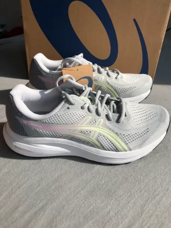 Použité Asics Gel Contend 10 Running Shoes