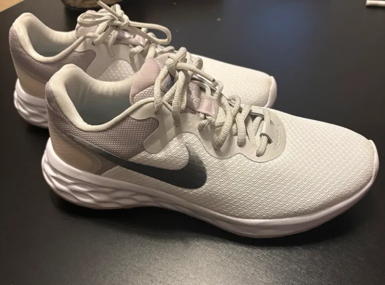 Used Nike Revolution 6 bike — image 2 of 4