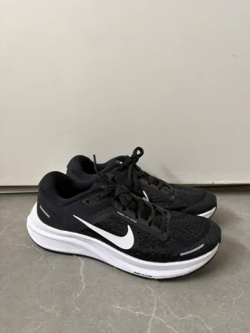 Used White Nike Performance Running Shoes