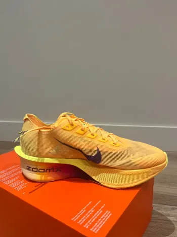 Used Nike ZoomX Vaporfly Next% 4 bike — image 4 of 10