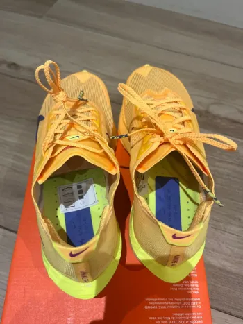 Used Nike ZoomX Vaporfly Next% 4 bike — image 8 of 10