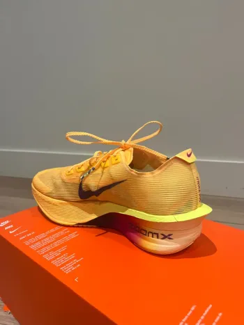 Used Nike ZoomX Vaporfly Next% 4 bike — image 3 of 10