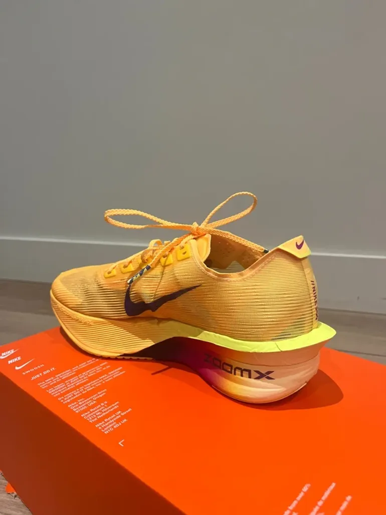 Used Nike ZoomX Vaporfly Next% 4 bike — image 3 of 10