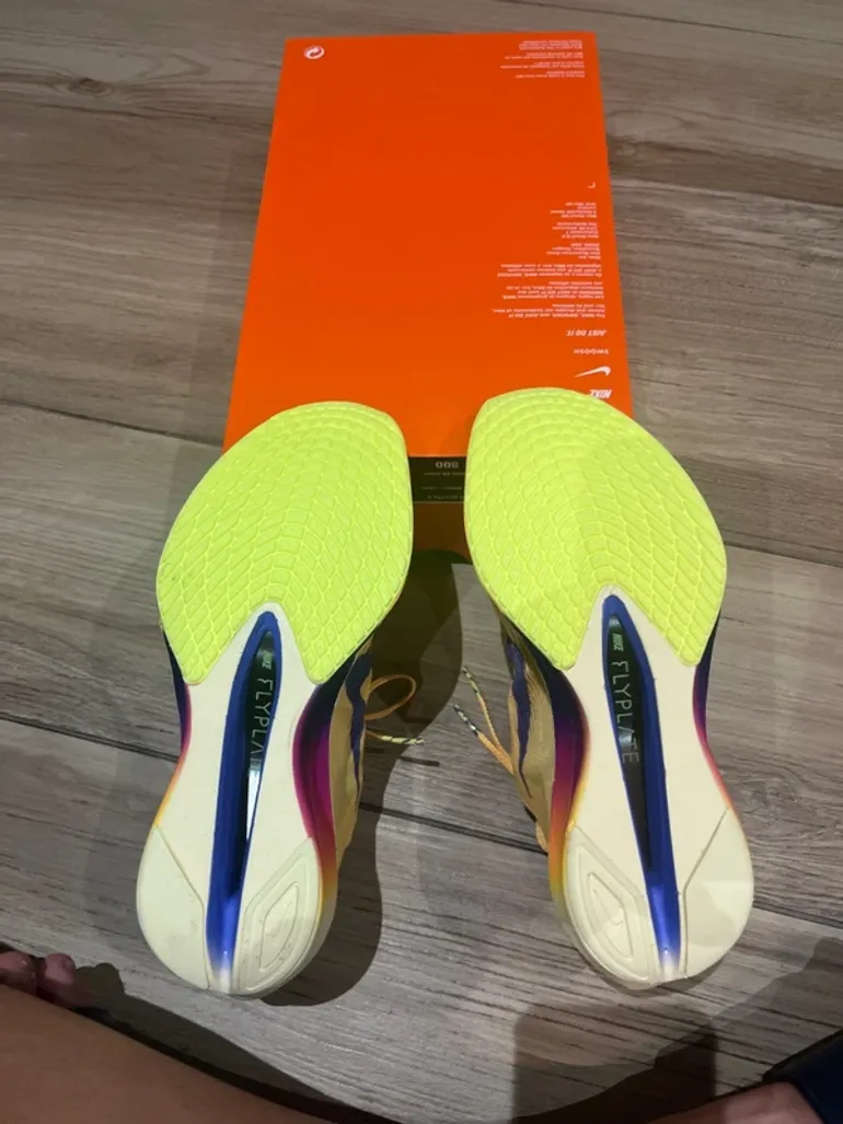 Used Nike ZoomX Vaporfly Next% 4 bike — image 9 of 10