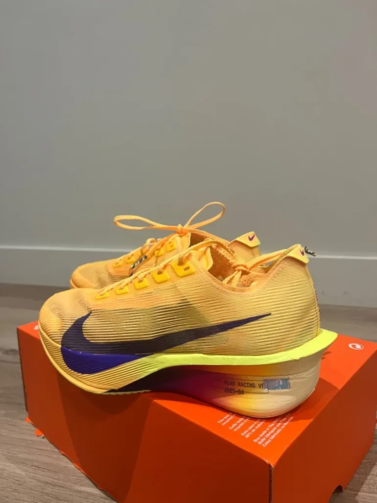 Used Nike ZoomX Vaporfly Next% 4 bike — image 2 of 10