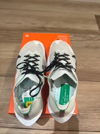 Used Hyper ZoomX Vaporfly Next%4 bike — image 5 of 10