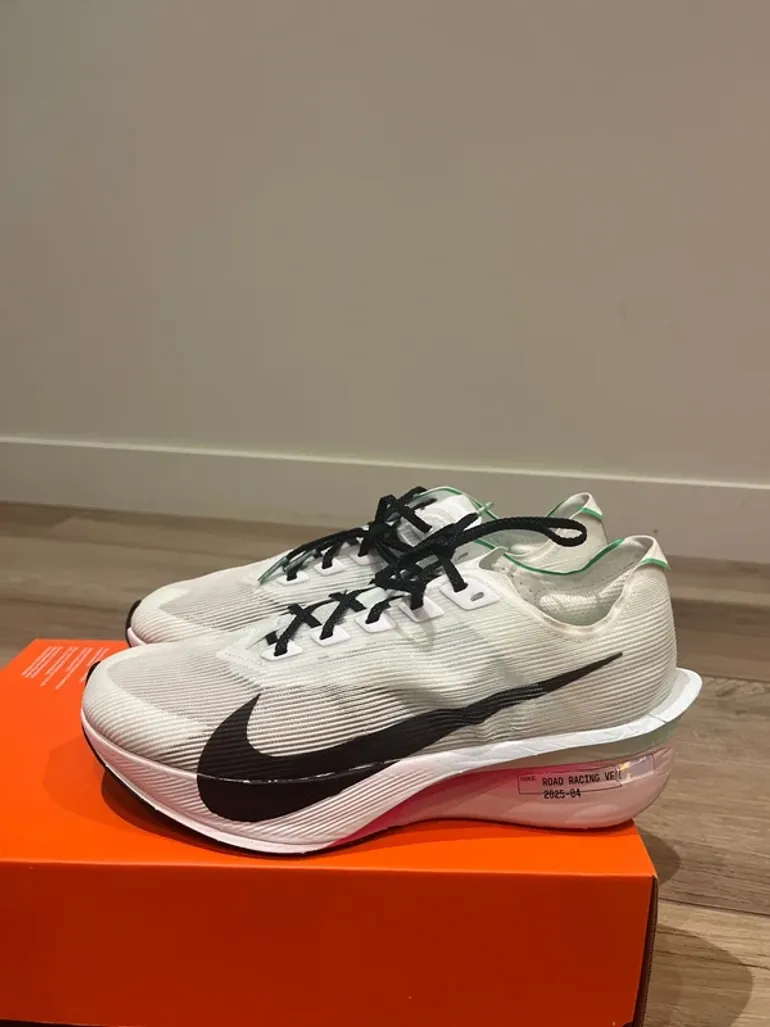 Used Hyper ZoomX Vaporfly Next%4 bike — image 8 of 10