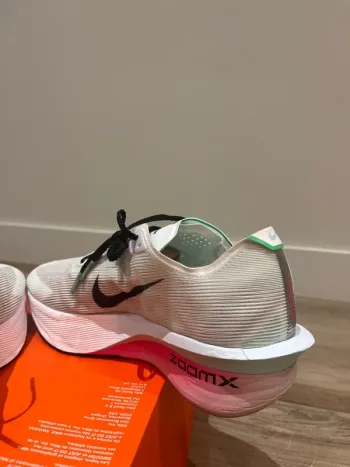 Used Hyper ZoomX Vaporfly Next%4 bike — image 3 of 10