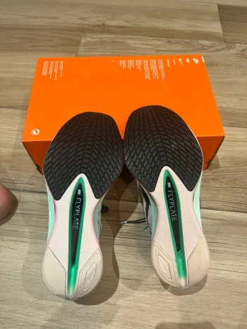 Used Hyper ZoomX Vaporfly Next%4 bike — image 9 of 10