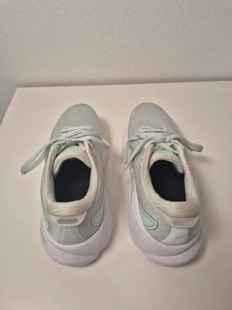 Używany Premium Gel-Kayano 30 bike — zdjęcie 3 z 12