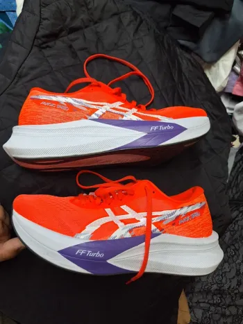 Käytetty Asics Magic Speed 4 Running Shoes