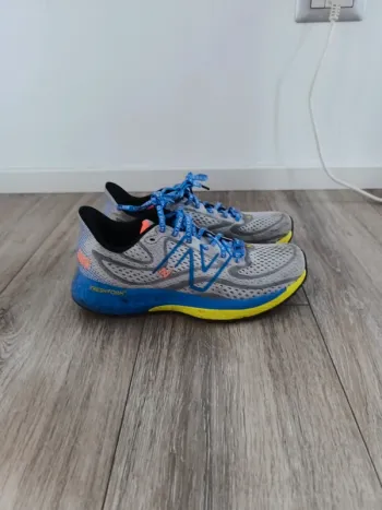 Used New Balance Dee Jay Running Shoes