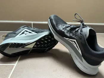 Used Nike Trail Running Shoes bike — image 7 of 8