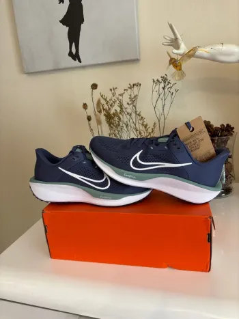 Brugt Nike Quest 6 Running Shoes