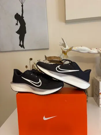 Used Nike Quest Running Shoes