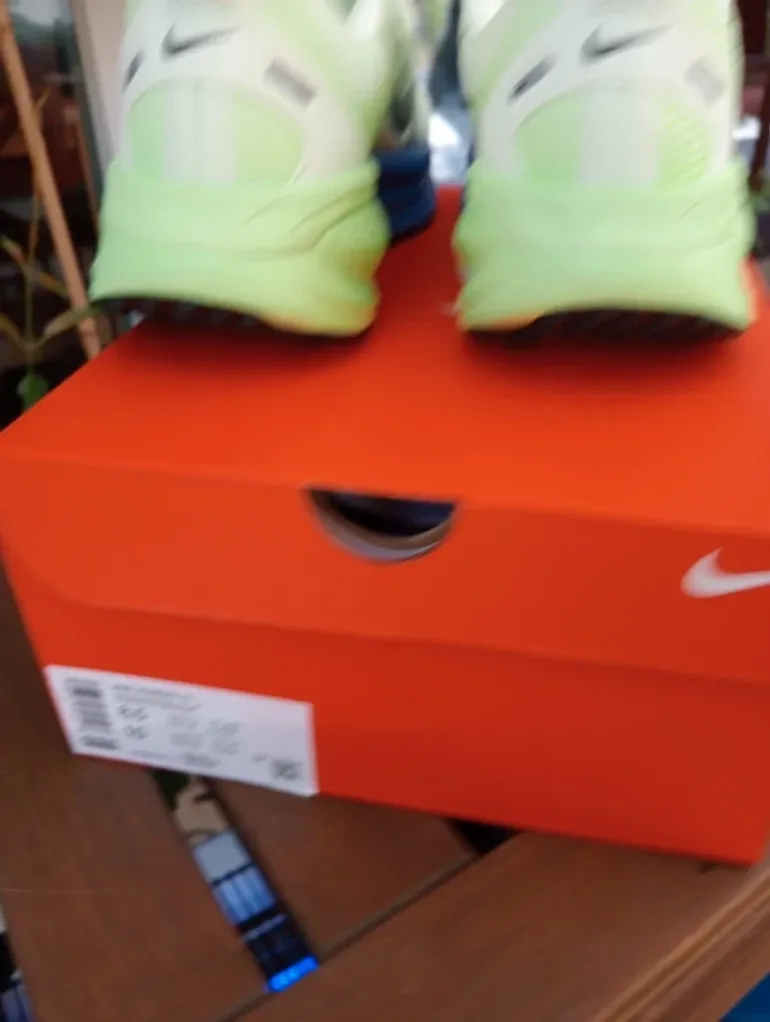 Used Nike Vomero 18 bike — image 5 of 9