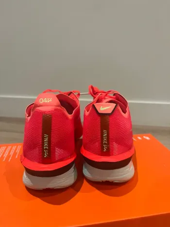 Used Nike ZoomX Vaporfly Next%4 bike — image 6 of 10