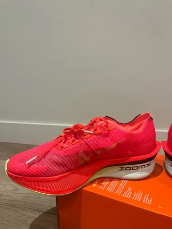 Used Nike ZoomX Vaporfly Next%4 bike — image 5 of 10