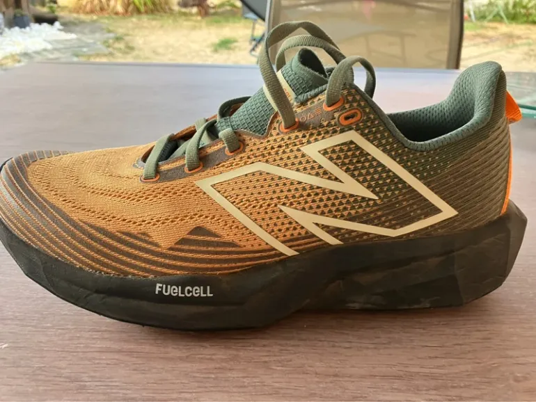 New Balance FuelCell Venym bike usato — immagine 5 di 9