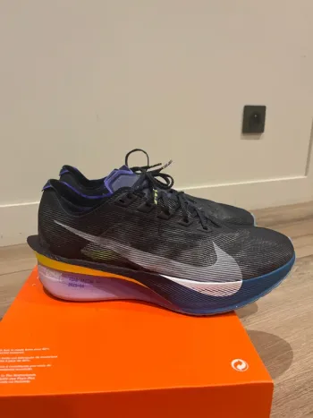 Used Nike ZoomX Vaporfly Next%4 bike — image 5 of 10