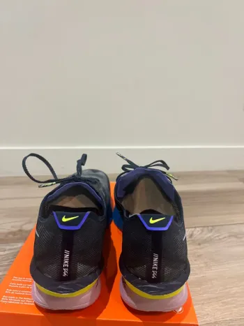 Used Nike ZoomX Vaporfly Next%4 bike — image 6 of 10